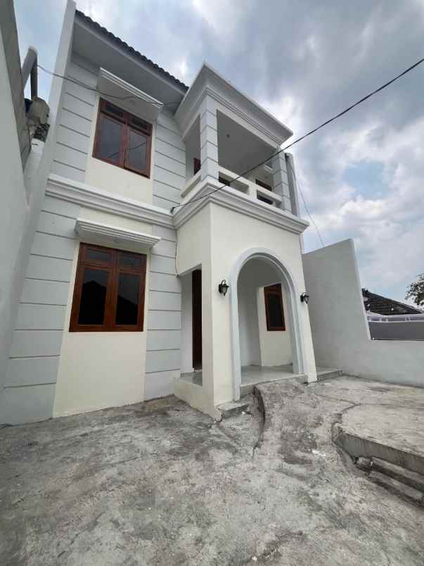 dijual rumah jalan kapiworo keduyo