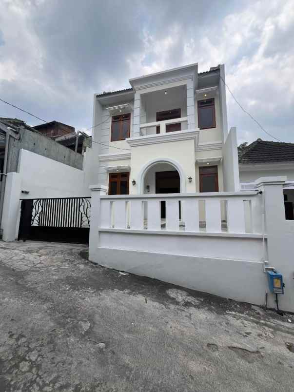 dijual rumah jalan kapiworo keduyo