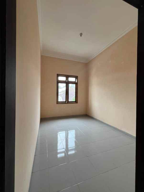 dijual rumah jalan kapiworo keduyo