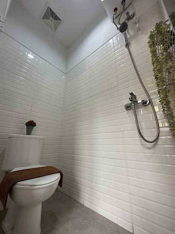 dijual rumah jalan kh moh mansyur gang