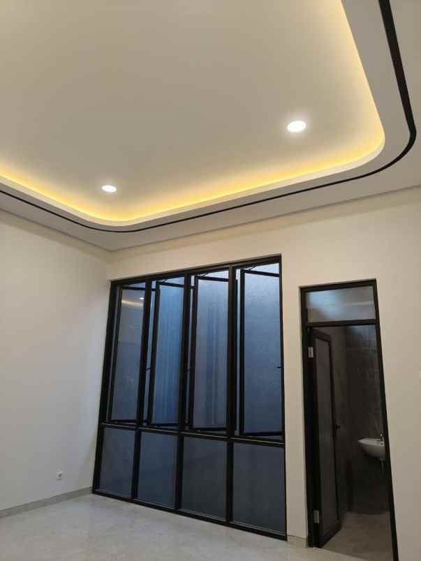 dijual rumah jalan manyar tirtoyoso utara