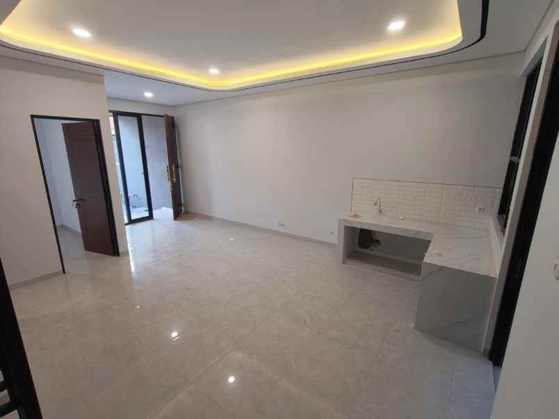 dijual rumah jalan manyar tirtoyoso utara