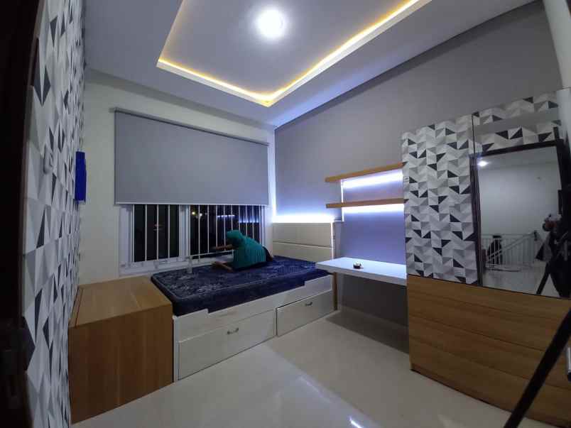 dijual rumah jalan mars venus tata