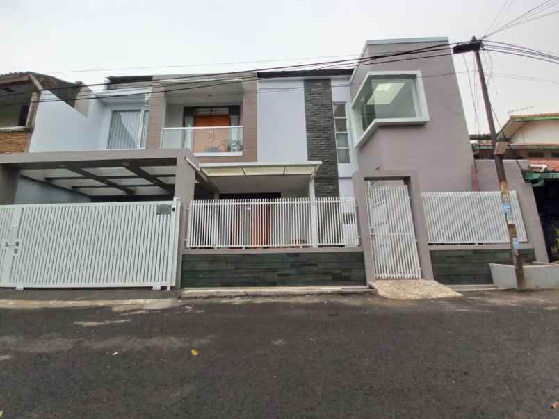 dijual rumah jalan mars venus tata