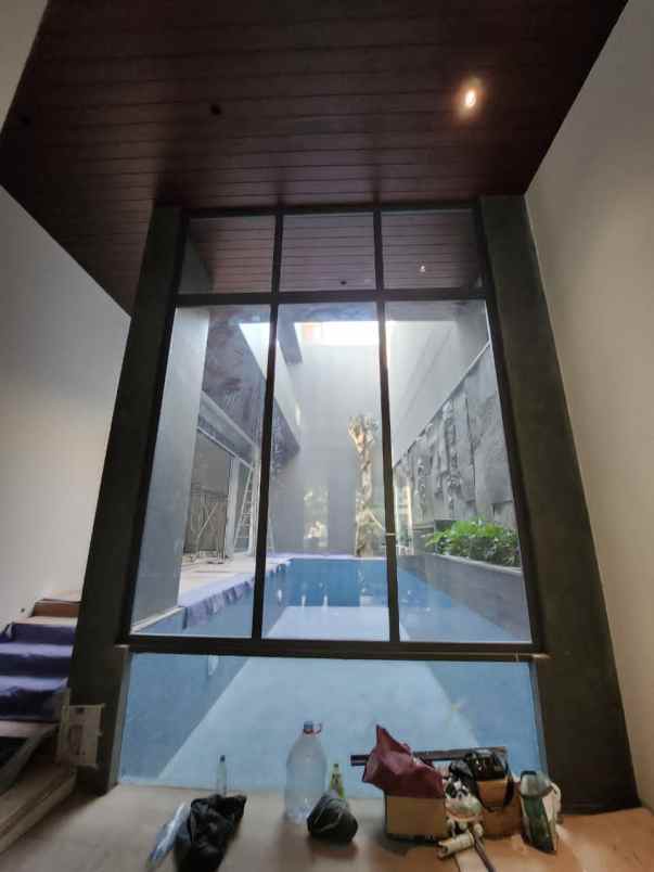 dijual rumah jalan pakuwon indah