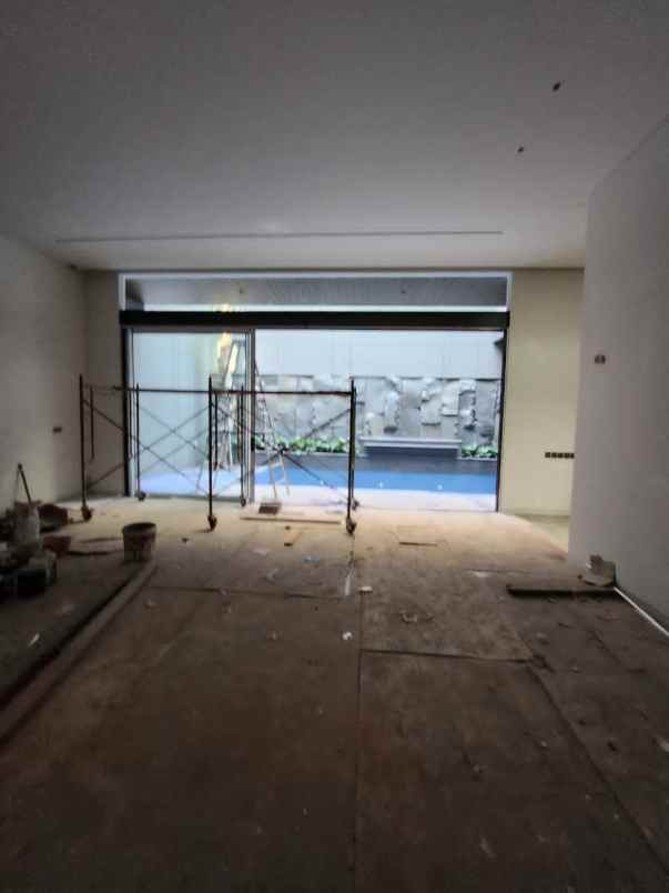 dijual rumah jalan pakuwon indah