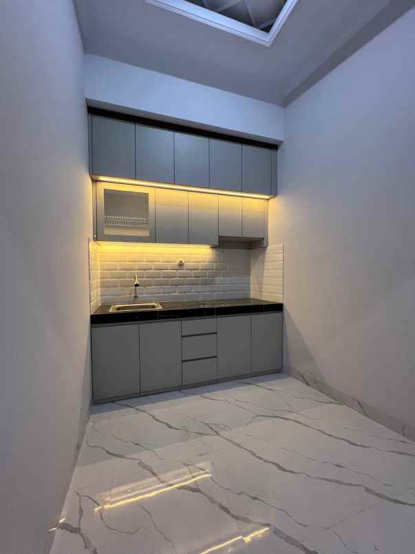 dijual rumah jalan rancho pasar minggu