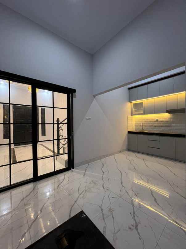 dijual rumah jalan rancho pasar minggu