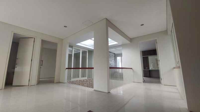 dijual rumah jalan raya eastwood