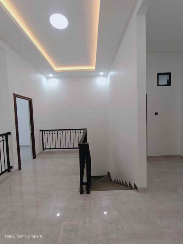 dijual rumah jalan raya joglo jakarta barat