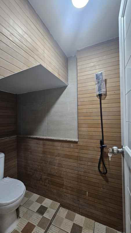 dijual rumah jalan raya kalimulya kp