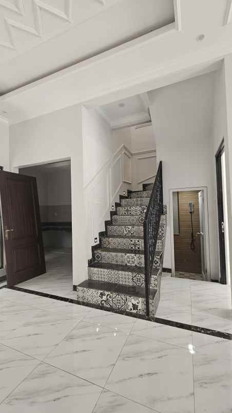 dijual rumah jalan raya kalimulya kp