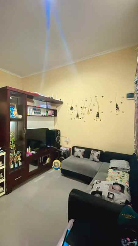 dijual rumah jalan raya meruyung cinere