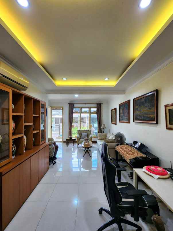 dijual rumah jalan raya pondok indah mal 2