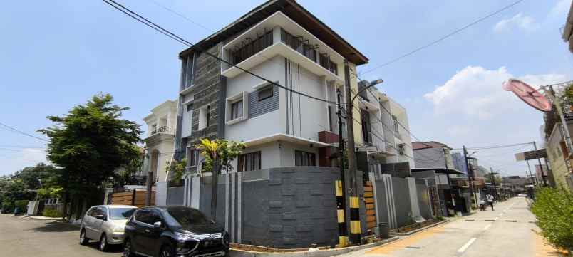 dijual rumah janur kuning