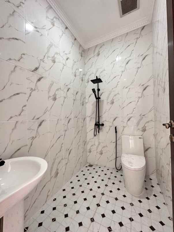 dijual rumah jatibening