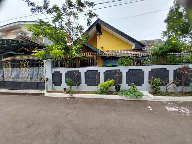 dijual rumah jaticempaka kec pondok