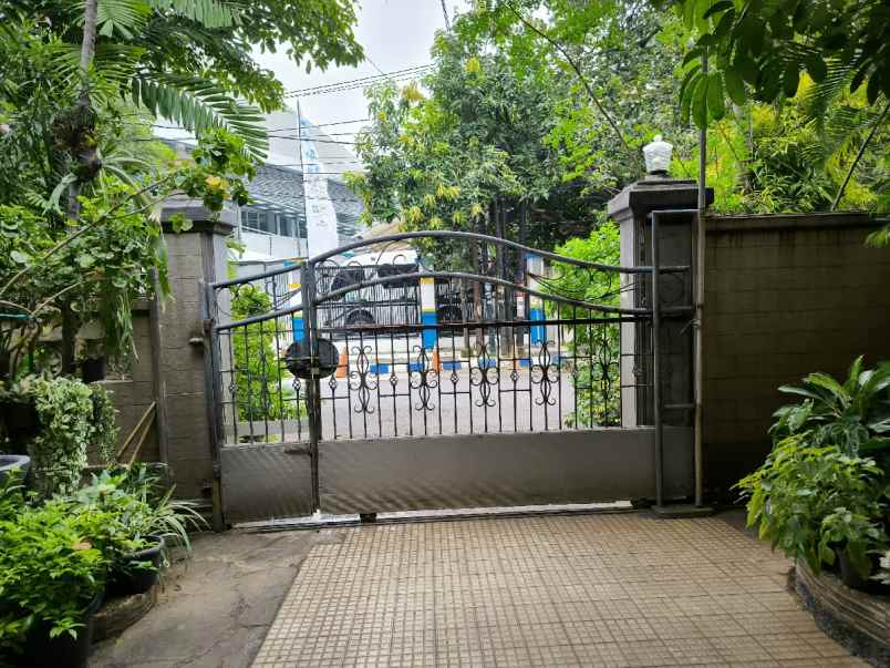 dijual rumah jl cempaka putih barat
