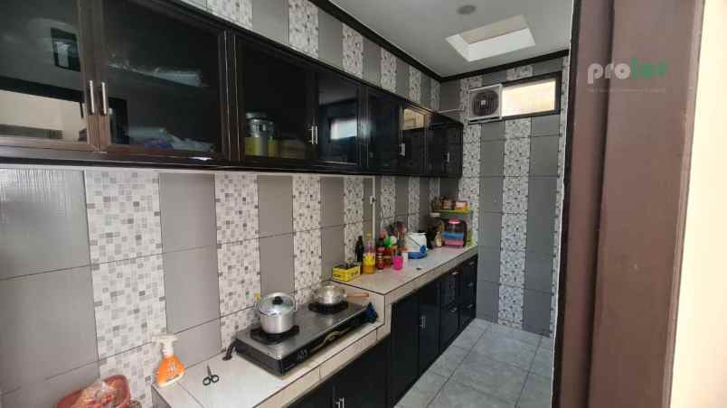 dijual rumah jl cipaganti graha