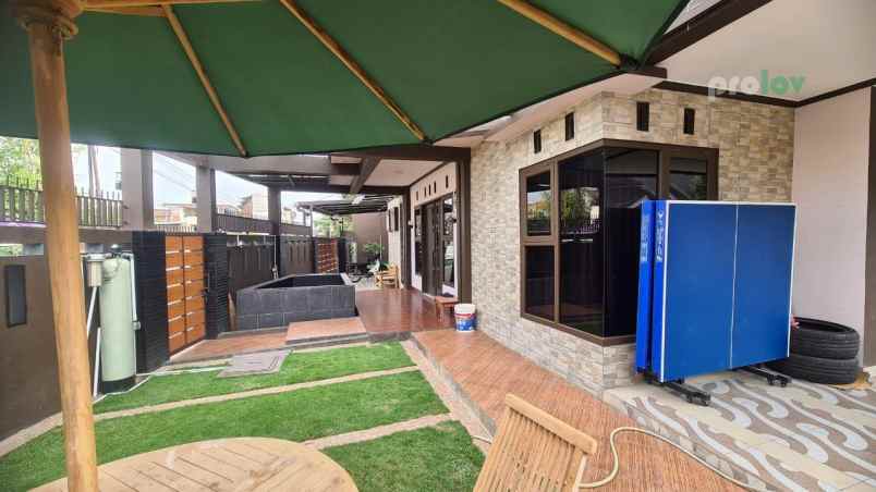 dijual rumah jl cipaganti graha