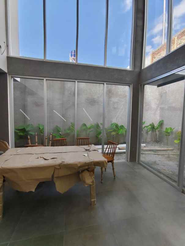 dijual rumah jl cisaranten