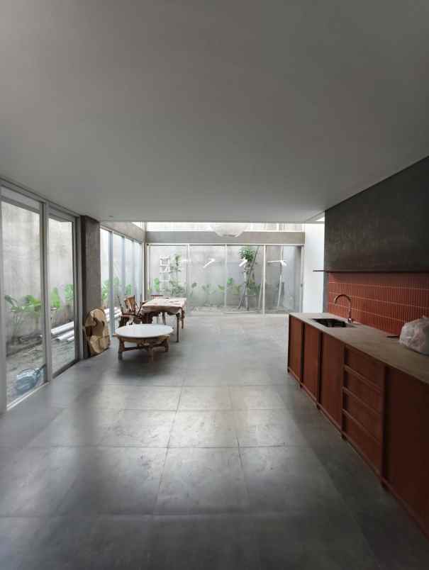 dijual rumah jl cisaranten