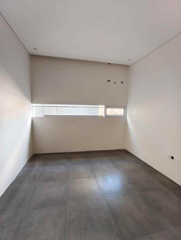 dijual rumah jl cisaranten