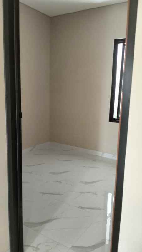 dijual rumah jl cisaranten kulon