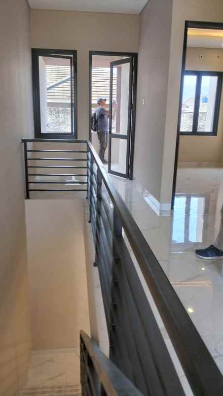 dijual rumah jl cisaranten kulon