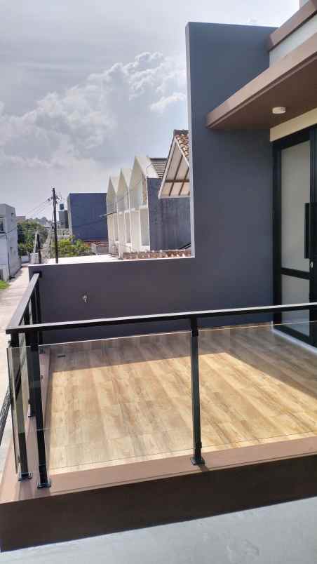 dijual rumah jl cisaranten kulon