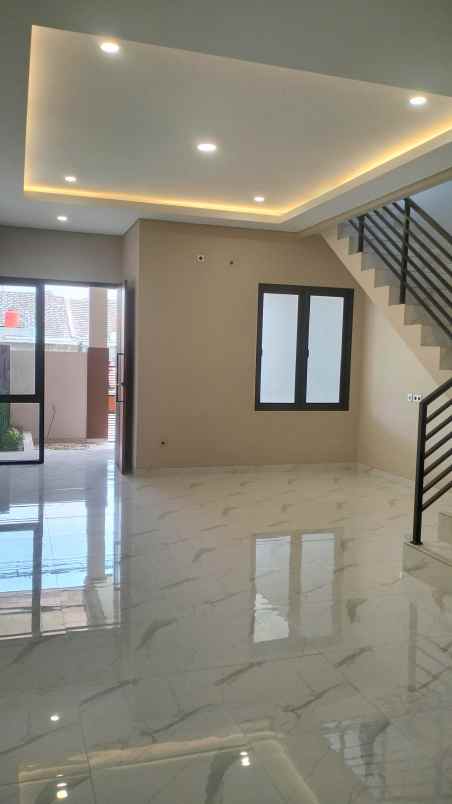 dijual rumah jl cisaranten kulon