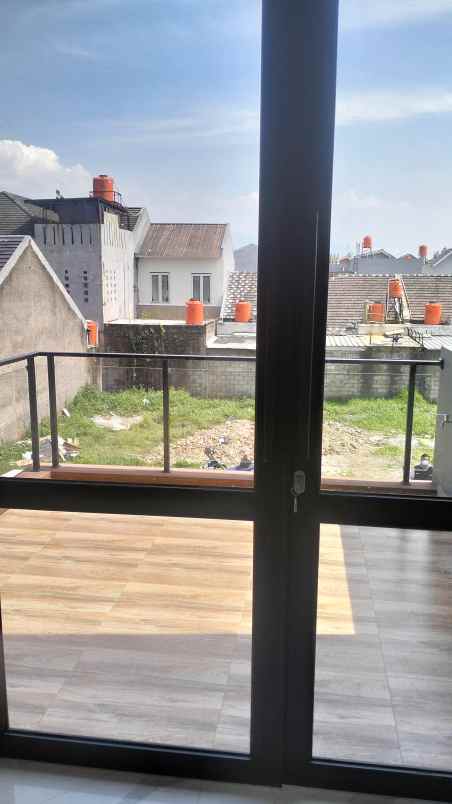 dijual rumah jl cisaranten kulon