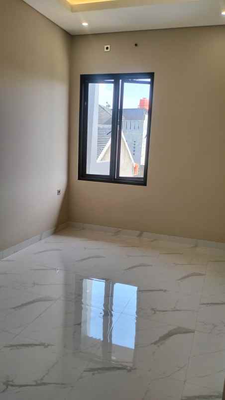 dijual rumah jl cisaranten kulon