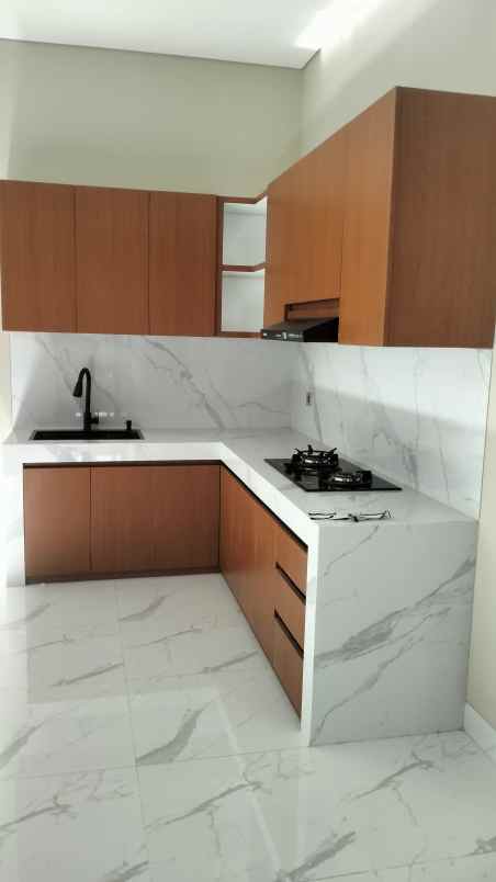 dijual rumah jl cisaranten kulon