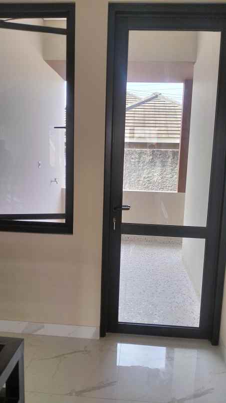 dijual rumah jl cisaranten kulon