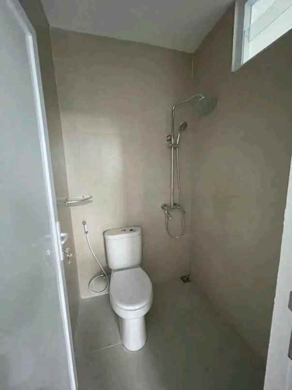 dijual rumah jl damai