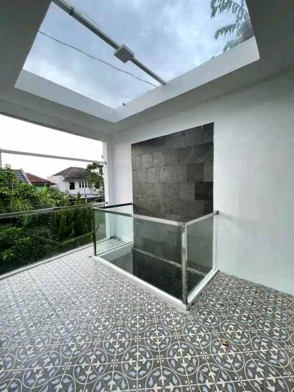 dijual rumah jl damai