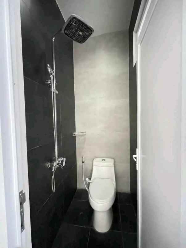 dijual rumah jl damai