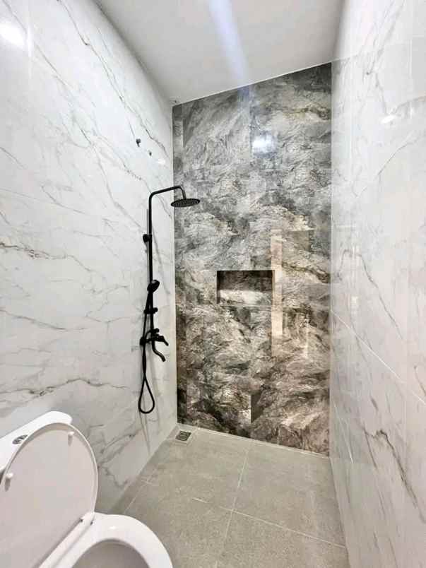 dijual rumah jl gito gati