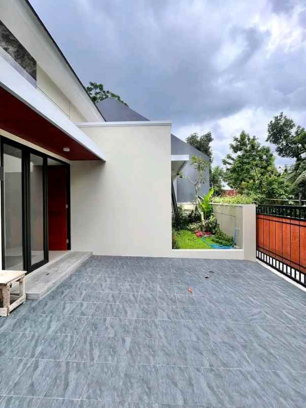 dijual rumah jl gito gati