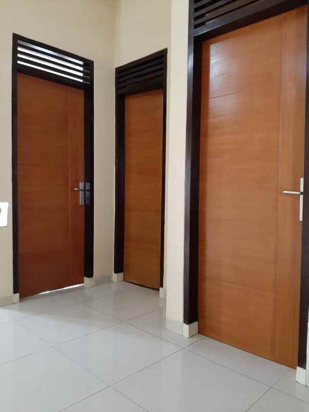 dijual rumah jl graha asri cipamokolan