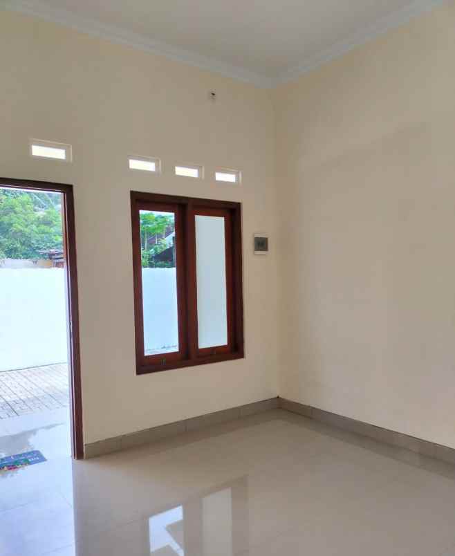 dijual rumah jl kaliurang km 10