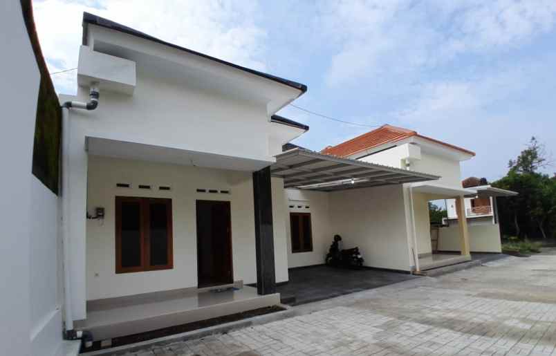 dijual rumah jl kaliurang km 10