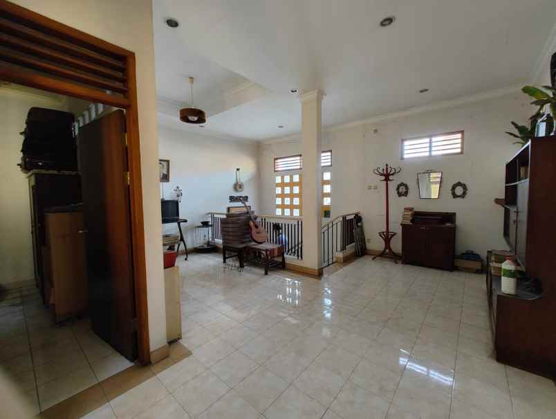 dijual rumah jl kesehatan