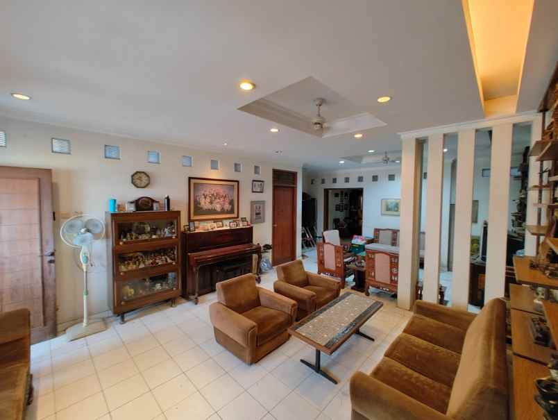 dijual rumah jl kesehatan