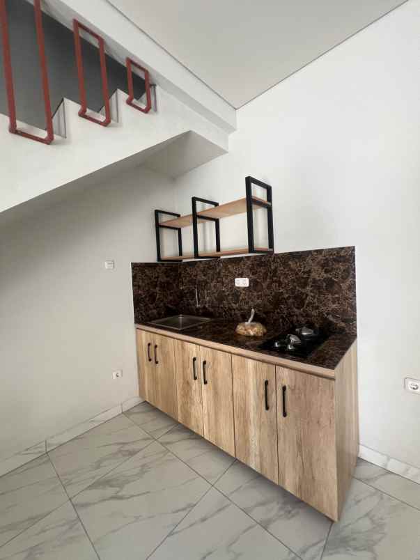 dijual rumah jl kodau jati kramat