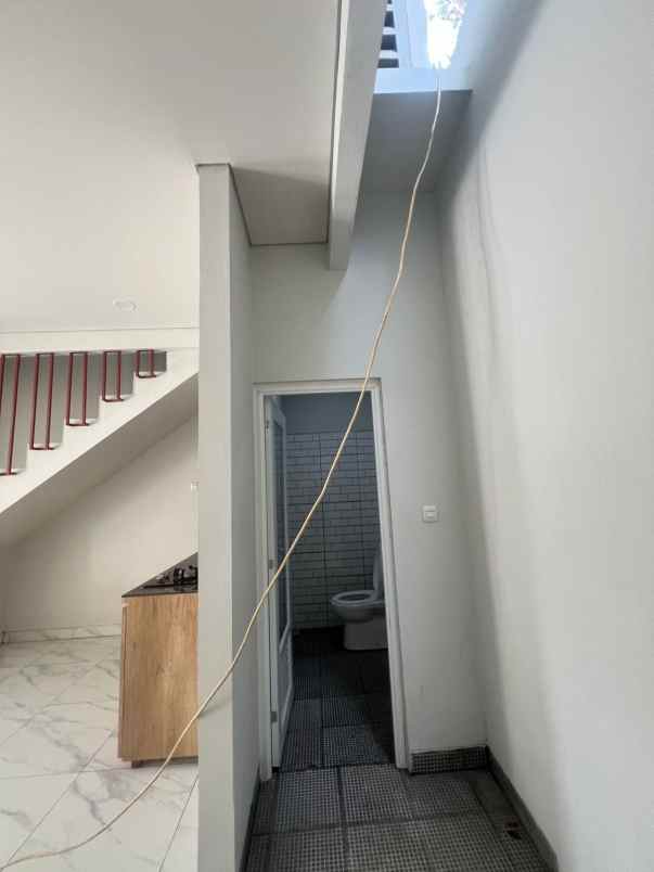 dijual rumah jl kodau jati kramat