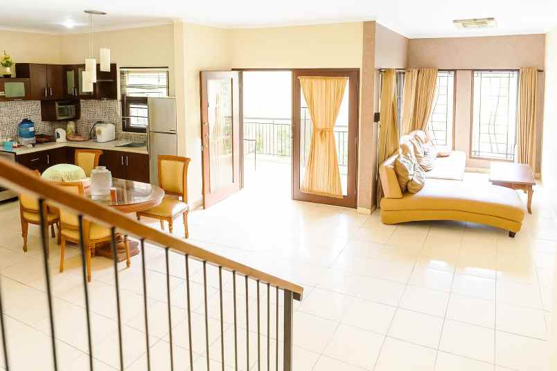 dijual rumah jl kolonel masturi