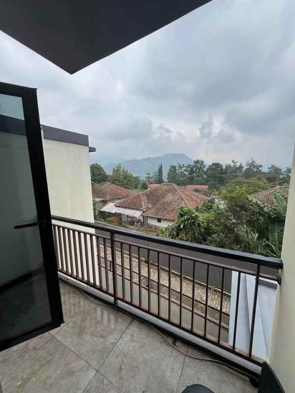dijual rumah jl maribaya buka nagara
