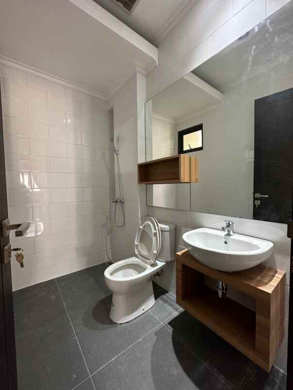 dijual rumah jl pagelarang